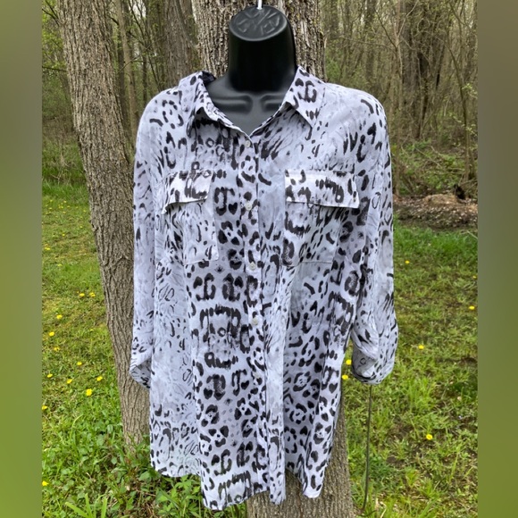 Lane Bryant Shirt Size 18/20 Button Up Blouse Cheetah Print Grey Top for Women - Picture 3 of 10